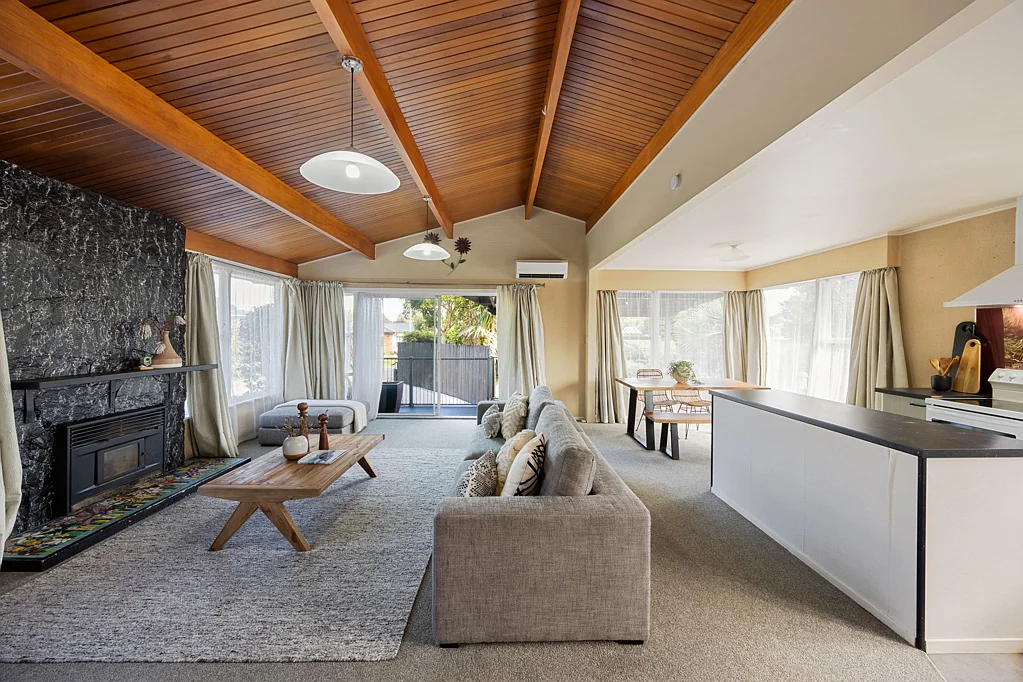 Cambridge 3બેડરૂમ Outstanding Opportunity – Location & Potential!