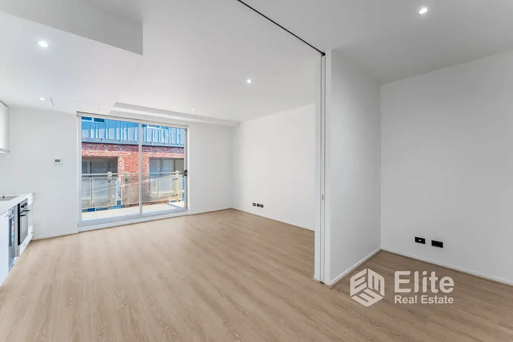 Port Melbourne 1房 精美改造的现代风格海湾生活 Beautifully Reimagined Bayside Living with Contemporary Style