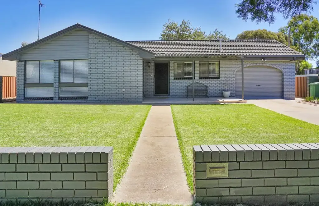 West Wyalong 4ห้องนอน Well presented family home