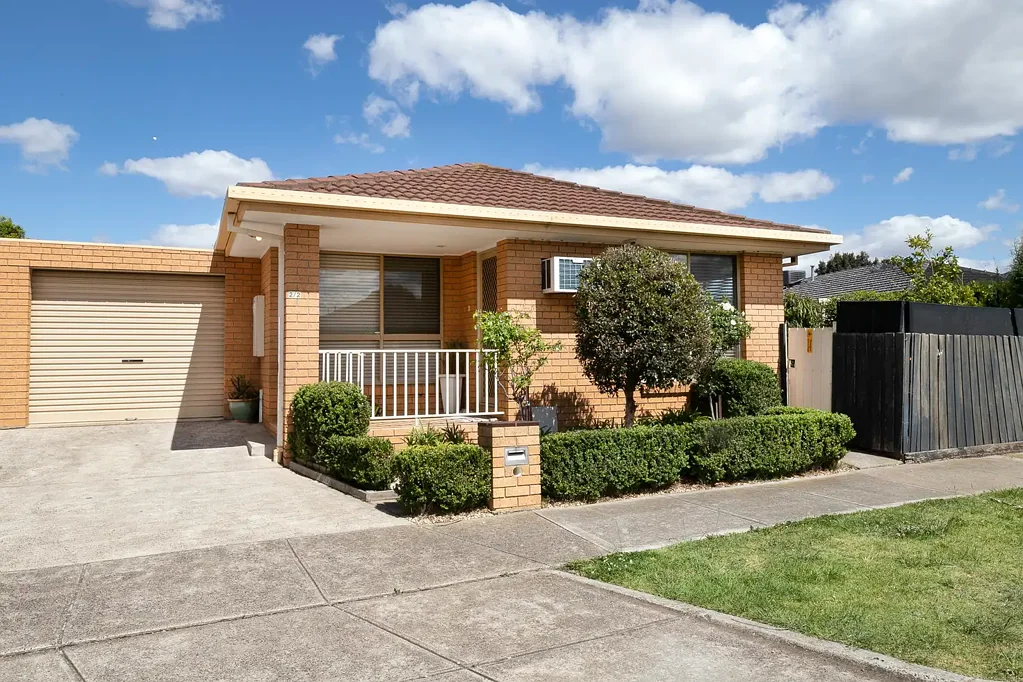 Bright, Comfortable & Convenient Living