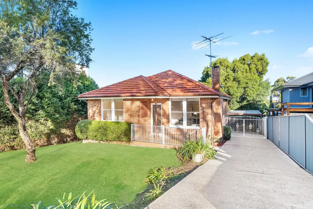 8 Junee Crescent, Kingsgrove, NSW 2208