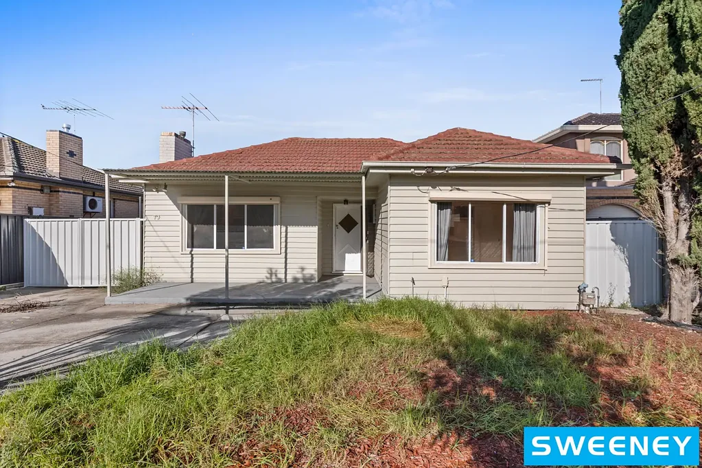 Sunshine North 2 Slaapkamer Excellent Opportunity - Live in or Develop (STCA)