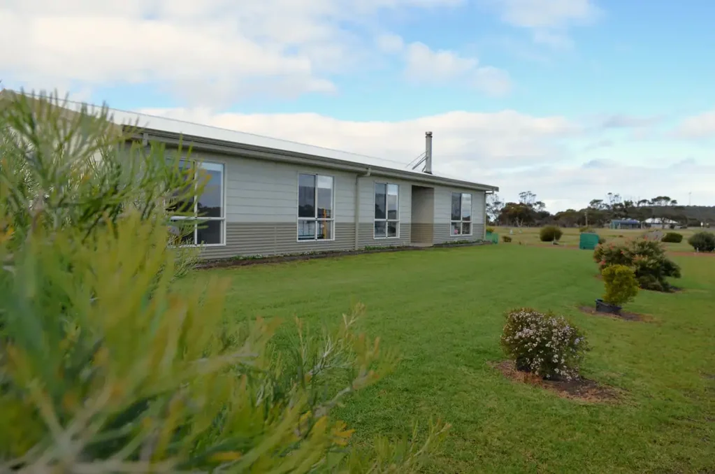 Bremer Bay 4Moenga MODERN FAMILY HOME IN A COASTAL SETTING