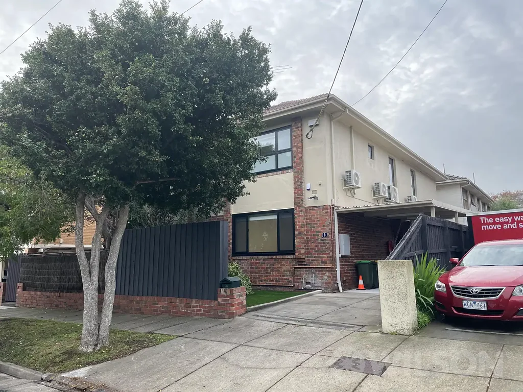 Fully Renovated Family Luxury in Prime St Kilda East