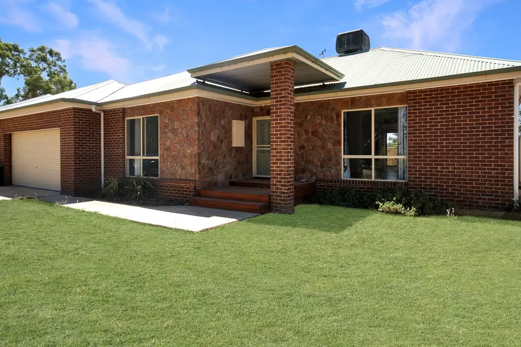 Family Home in Quiet, Convenient Location