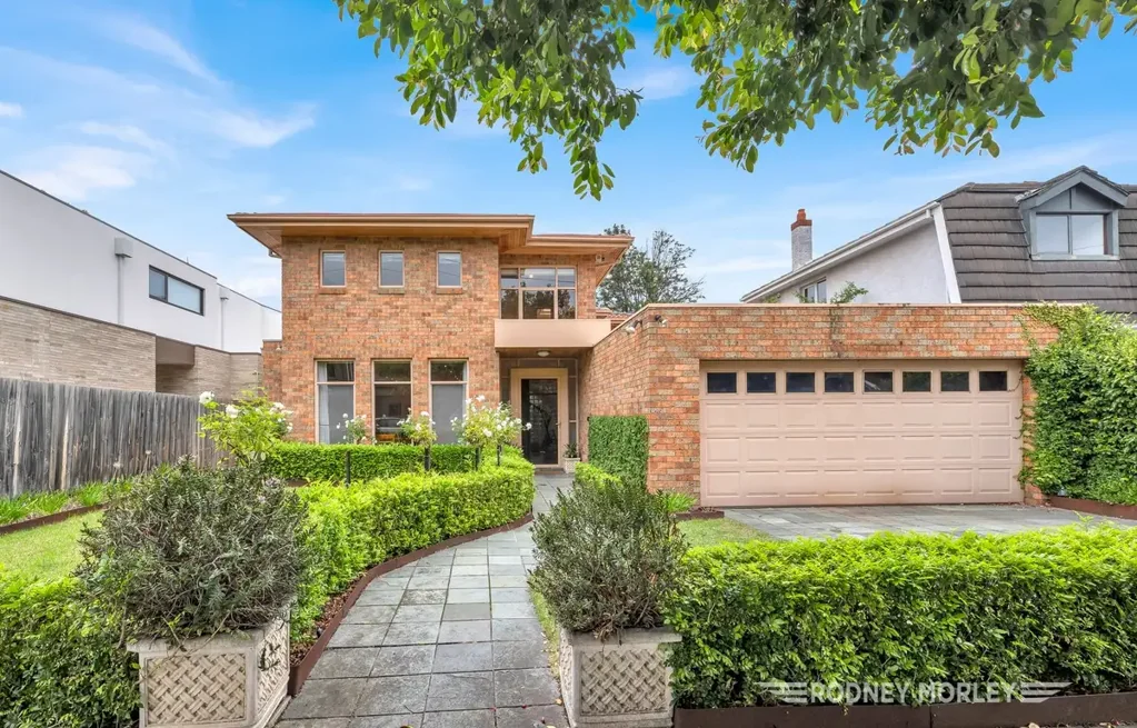 St Kilda East 5chambre Impressive Family Living In Prime Position