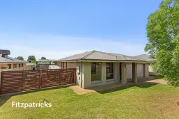 8 Pinnacle Place, Estella