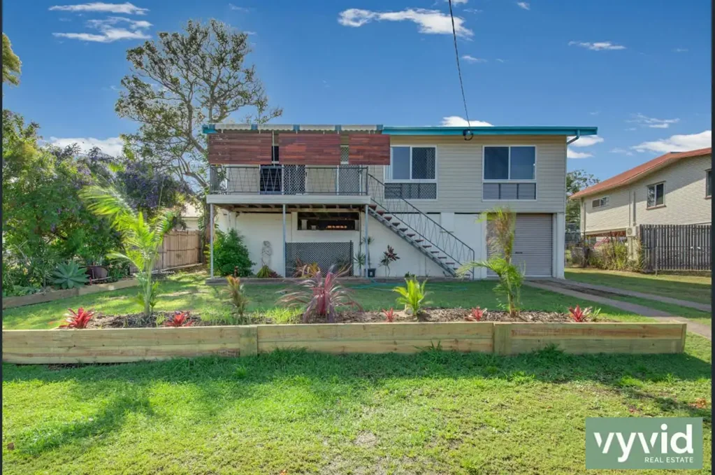 Charming Highset Home in a Prime West Gladstone Location