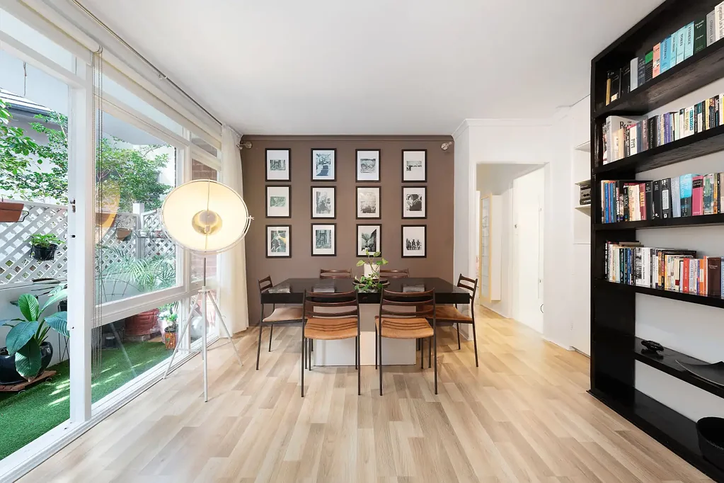 Vaucluse 2房  Ground-Floor Oceanside Apartment Awash In Natural Light With Lock-Up Garage