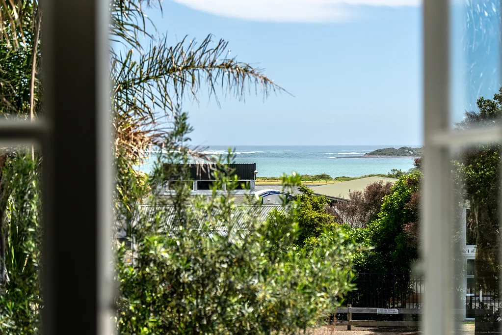 Raglan 3房  Location + Water Views !