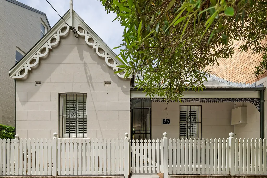 Paddington 3 Slaapkamer Renovated home with wide frontage & NE-facing courtyard