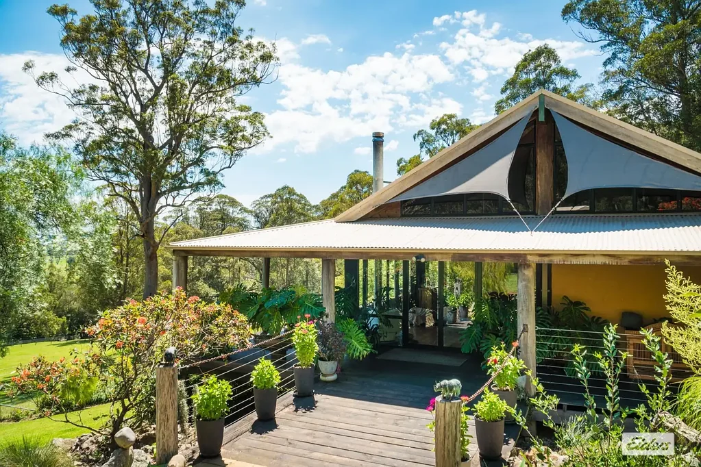 Wolumla 2 Bedroom 'Noojee' - A Unique Retreat in the Heart of Nature