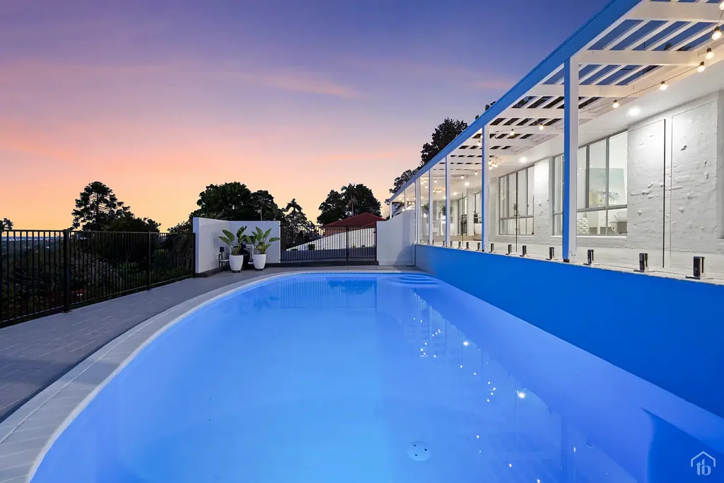 Terranora 5Zimmer A Refined Family Estate where Luxury, Space and Lifestyle Converge on Two Dwellings