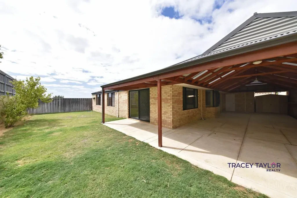 Clarkson 4房  Spacious Family Living on 605sqm - Investors & Future Homeowners Take Note!