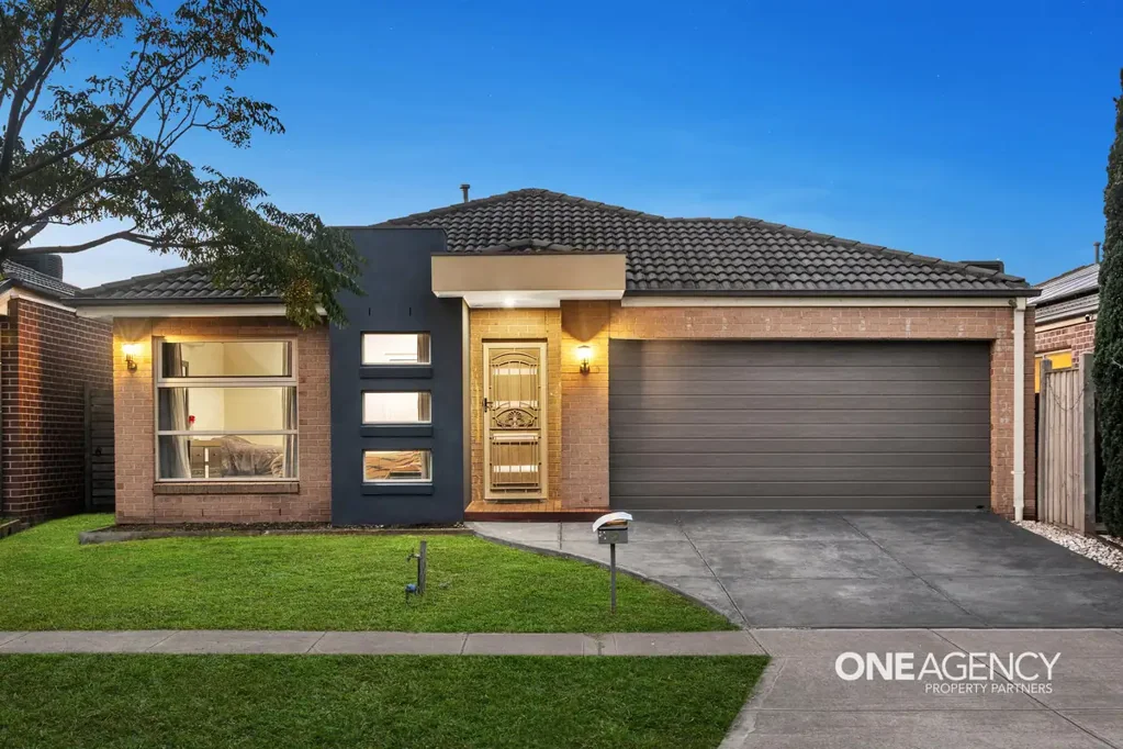 Point Cook 4房 位于 Featherbrook Estate 的完美地段家庭住宅，设有3个起居区..!!!! Perfectly Positioned Family Home in Featherbrook Estate with 3 Livings..!!!!