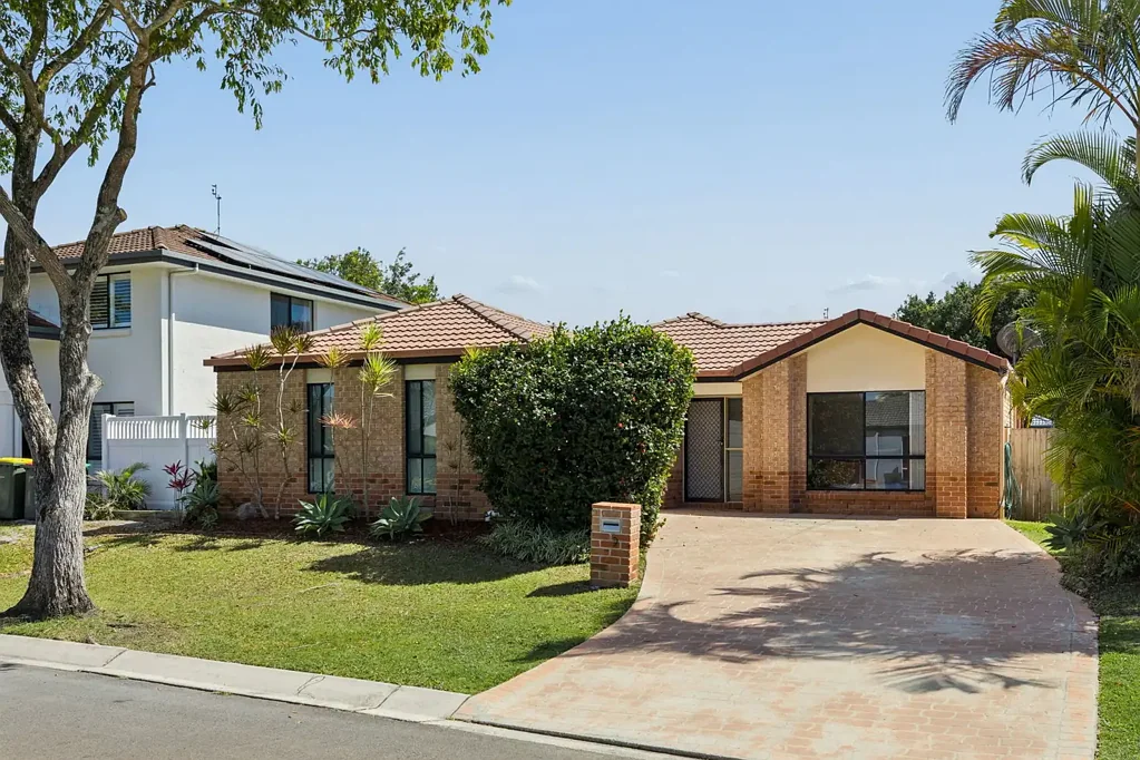 Sippy Downs 3 Bedroom Big Backyard, Side Access & Easy Family Living