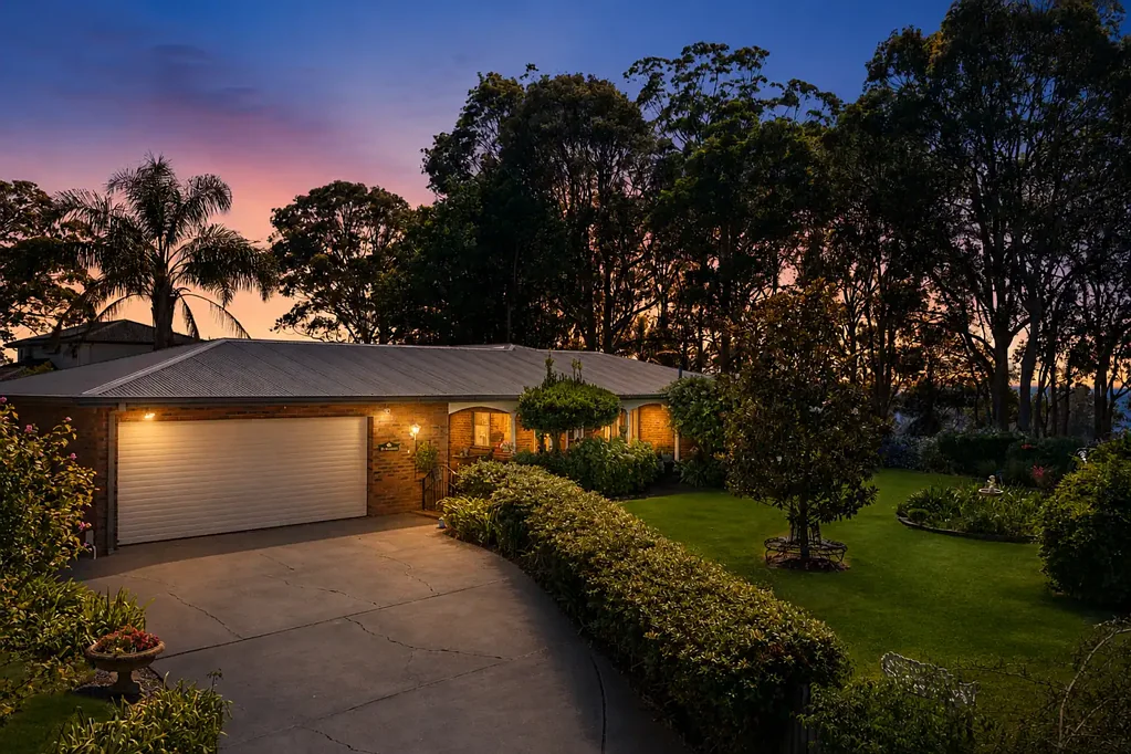 Berkeley Vale 4Zimmer Ultimate Acreage Alternative - Views, Space, Potential, Comfort & Convenience - 1st Time Offered in 40 Years