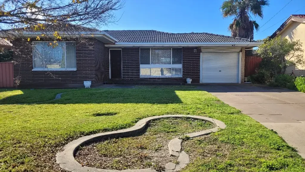 A Neat, Low-Maintenance Home in Semaphore Park l