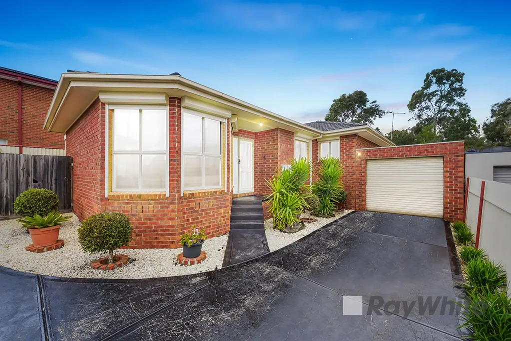 Dandenong North 3कमरा MAGNIFICENT FAMILY HOME,LIKE NO OTHER! NO BODY CORPORATE!