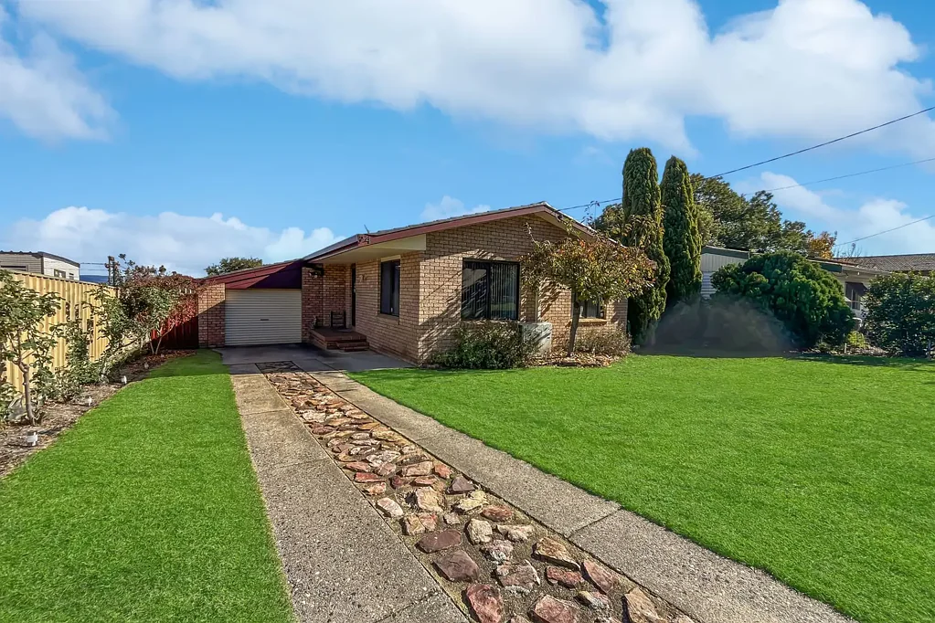 Cowra MODERN 3-BEDROOM HOME IN AN EXCELLENT STREET!