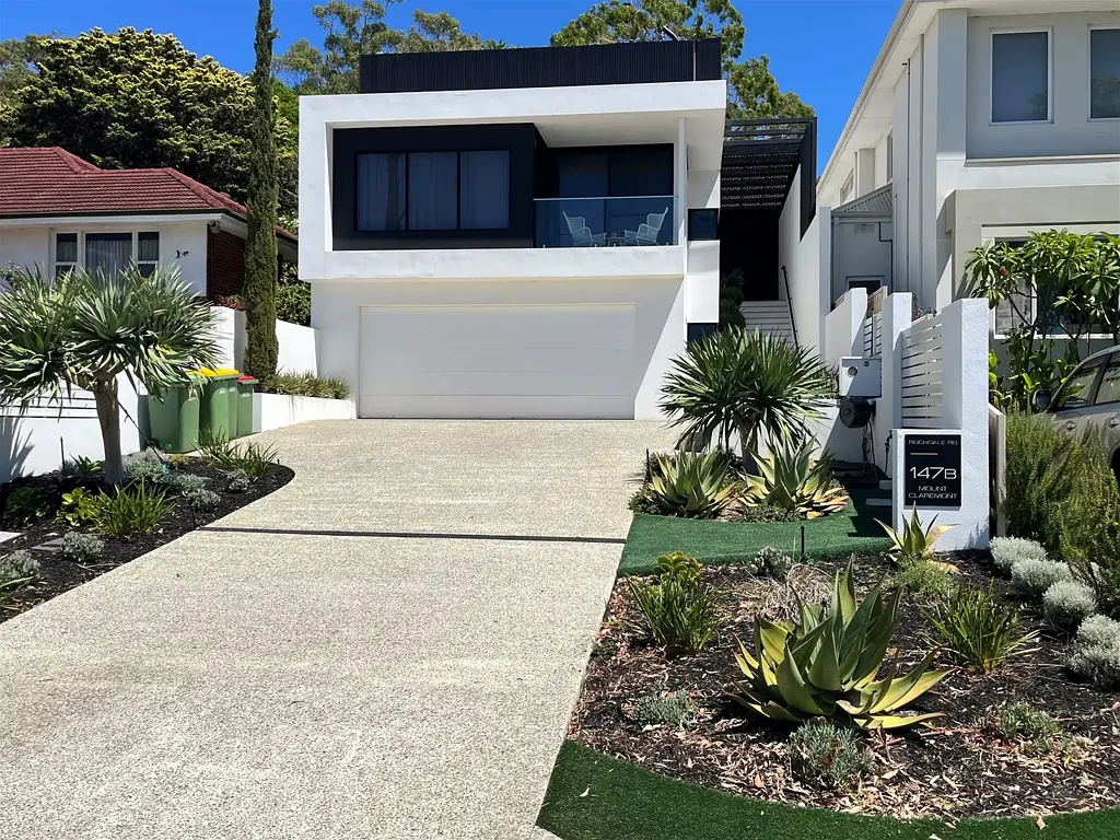 Stylish Fully Furnished 2Bed Home with Views and Big Garage