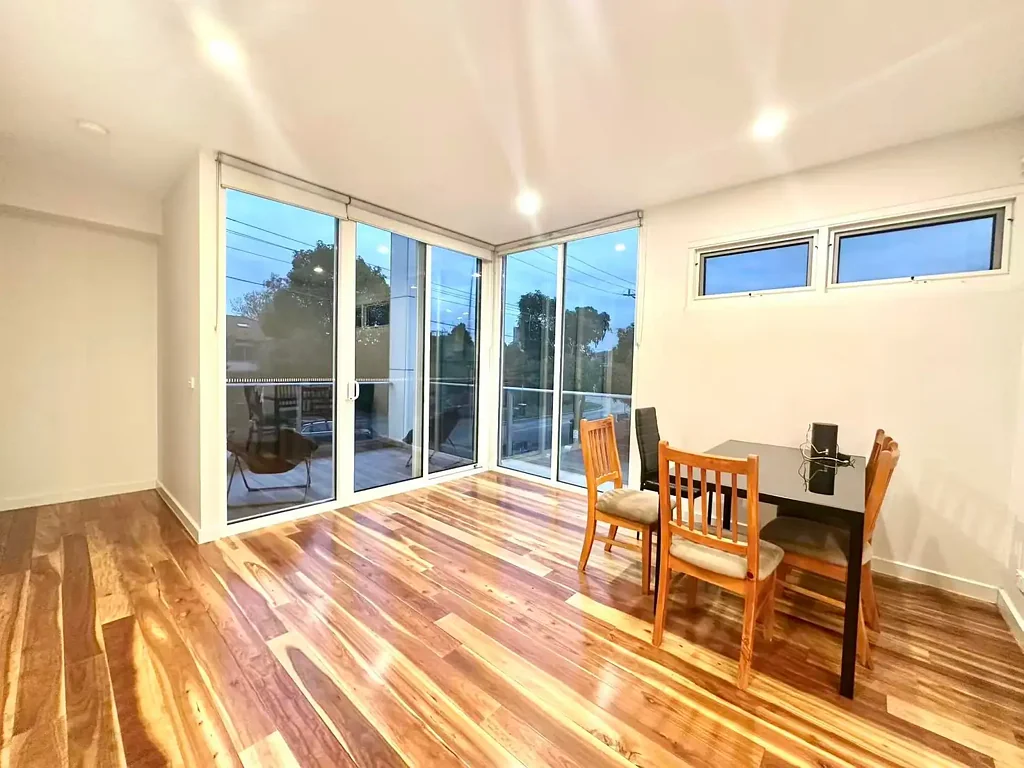 Amazing 3 Bedroom Fully Furnished Townhouse READY TO MOVE IN!