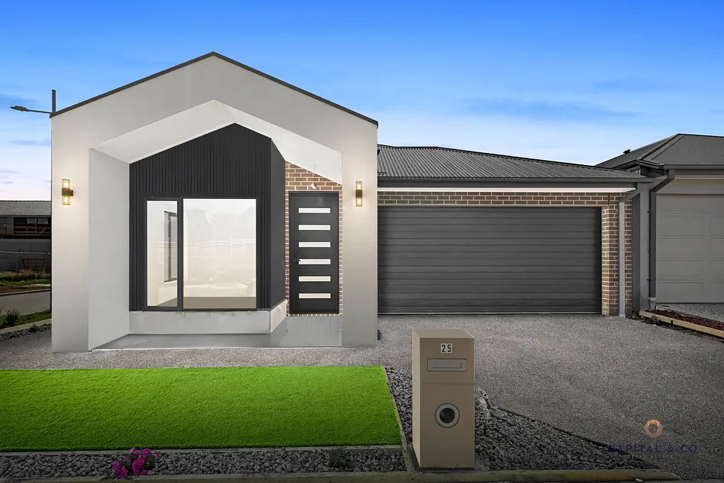 Werribee 4 Bedroom Brand New Brick House with Two Masters !!