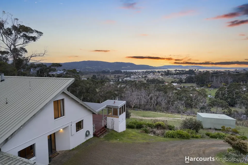 Margate 3房  Rare Acreage Retreat with Spectacular Bay Views