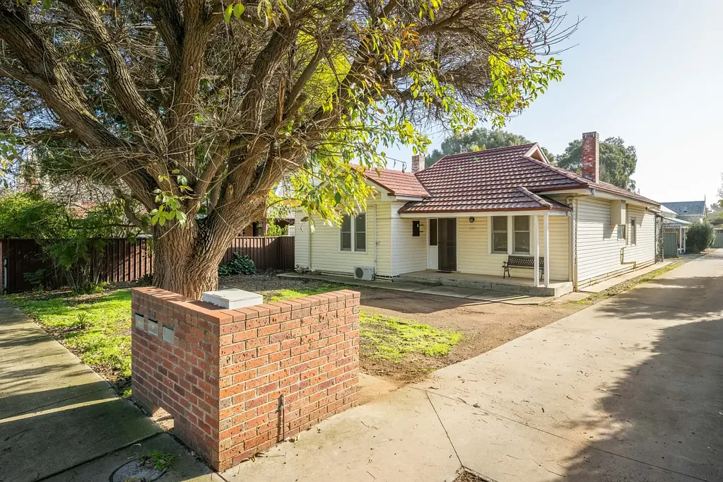 Tatura 4બેડરૂમ Modern Comfort Meets Low Maintenance Living in the Heart of Tatura!