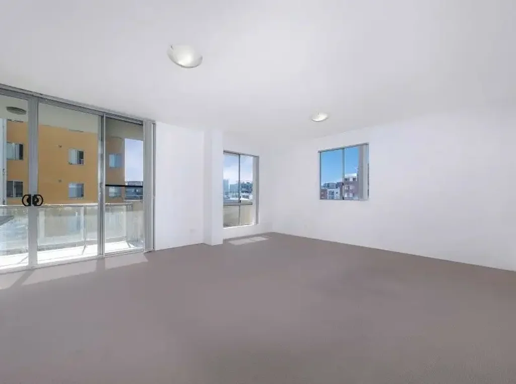 Comfortable & Light-Filled 3-Bedroom Apartment in the Heart of Liverpool