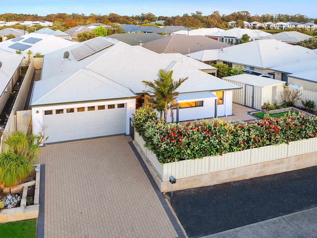 Dunsborough 5ห้องนอน Expansive Family Home Delivers Lakes Lifestyle