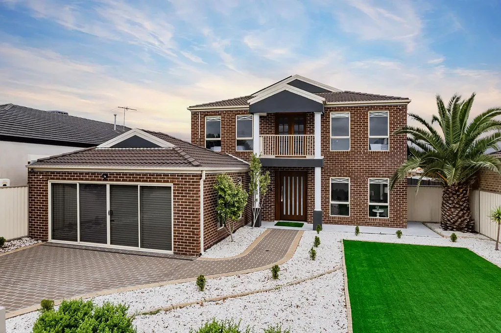Roxburgh Park 5ห้องนอน Fully Renovated, Great Location!