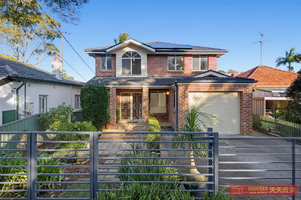 Bexley 5Moenga Immaculate Five-Bedroom Brick Home in a Prime Location