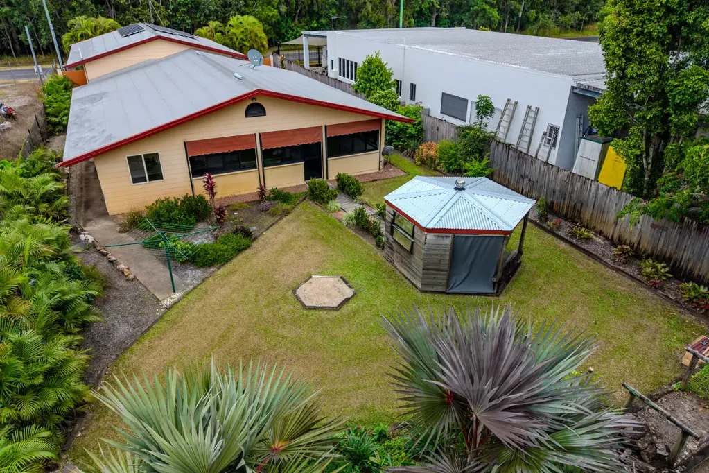 Cardwell 4房  Renovated Tropical Oasis with Home Office, Big Shed and Lush Gazebo Gardens