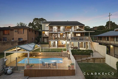 East Maitland 5Moenga FIVE LEVELS OF FAMILY LIVING WITH STUNNING VIEWS!