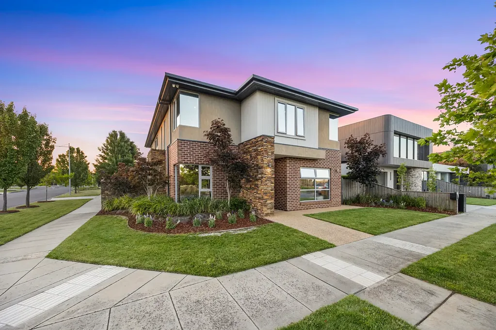 Alfredton 5Moenga Exceptional Family Living Opposite Parklands in Prime Alfredton Location