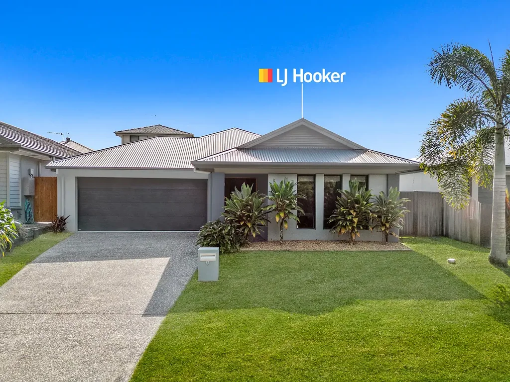 Spacious & Stylish Family Home in Foreshore