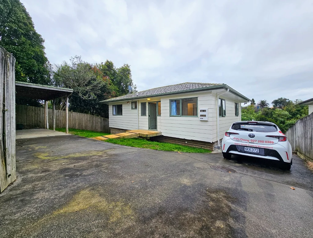 A beautiful renovated family house with 3 bedrooms and 1.5 bathroom in Massey