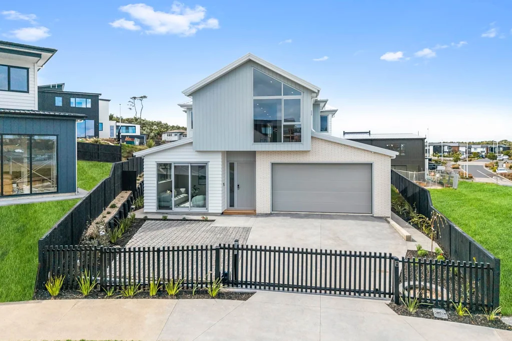 Long Bay 5房 罕见臻品！603㎡平整地块，远眺Rangitoto Island！休闲娱乐与自然美景一步即享！ A Rare Gem in Long Bay