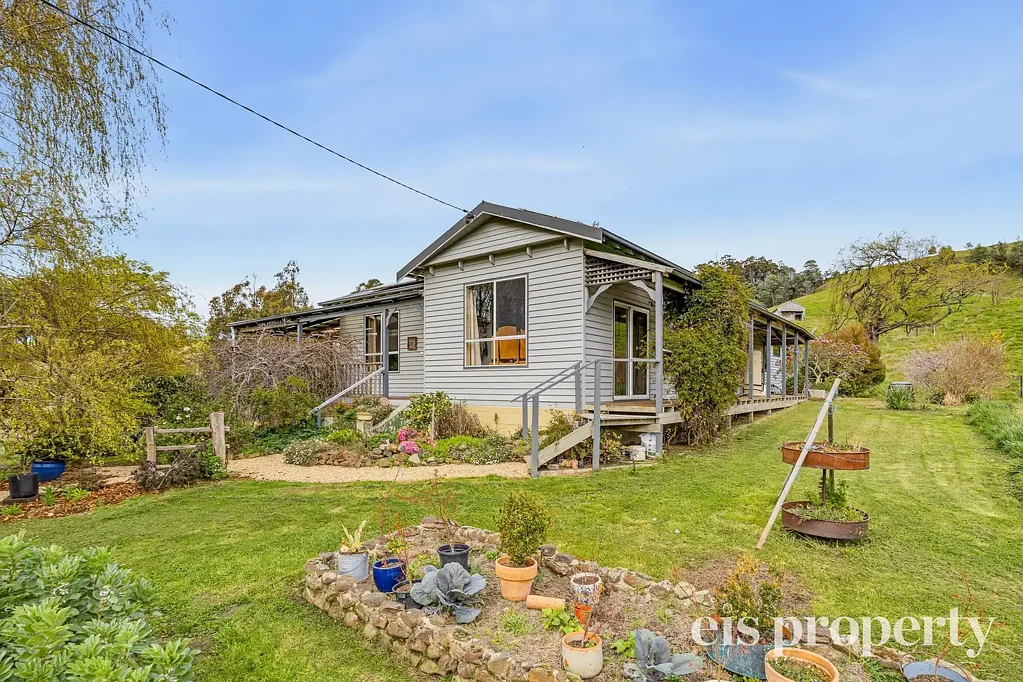 Geeveston 5 Bedroom Timeless Country Charm with Versatile Family Living!