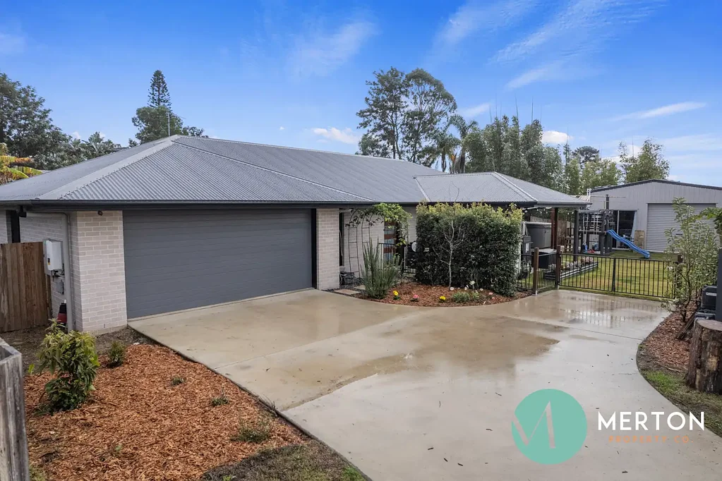 9 Cambridge Circuit, Southside, QLD 4570