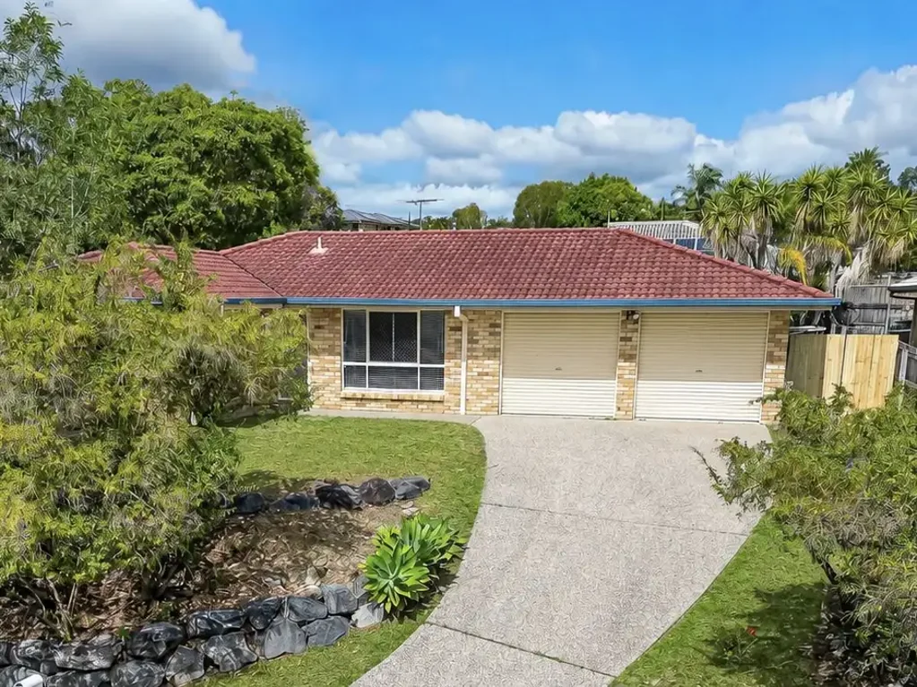 Edens Landing 3બેડરૂમ Spacious Family Home On A Great 582m² Corner Block