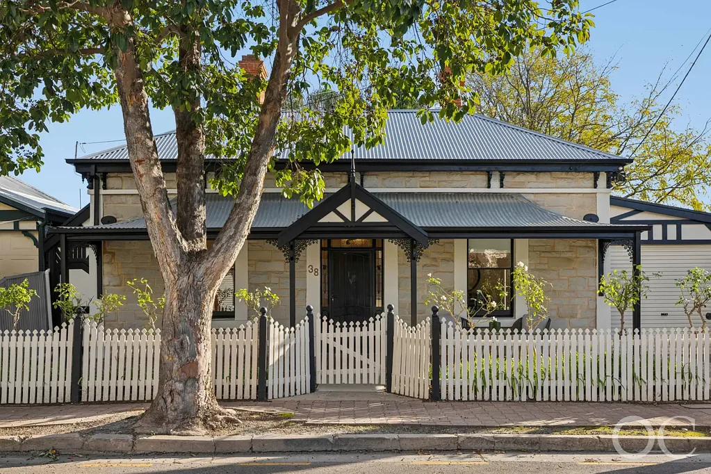 Parkside 3Moenga Open the Door to a Refreshed Villa You'll Love from Pickets to Palms