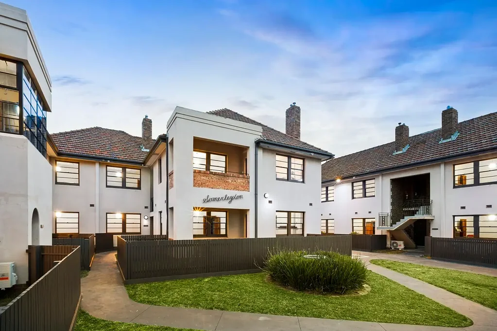 RENOVATED ART DECO APARTMENT