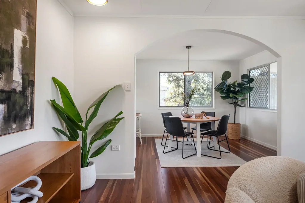 Kirwan 3房  Freshly Updated Kirwan Home with Polished Floors & 3-Bay Shed