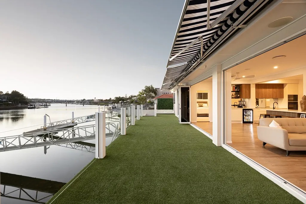 Minyama 4Kwarto Completely Renovated Minyama Waterfront Home With Direct Deep Water Access  - REF: 4454
