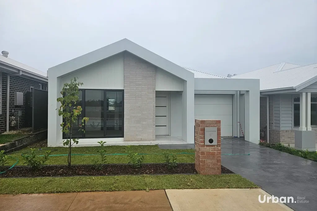 10 Whitrod Avenue, Catherine Field, NSW 2557