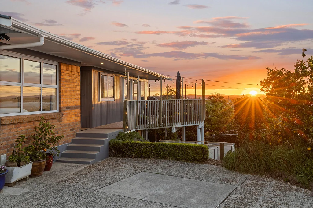 Melville 4 Bedroom A Front-Row Seat to Sunset