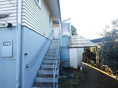 Well presented this lovely upstairs two bedrooms flat
