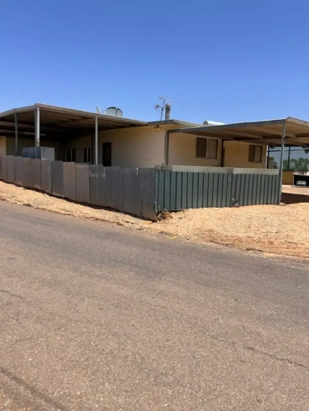 Andamooka 6 Bedroom Spacious Family Home with Expansive Entertaining Areas & Scenic Outlook